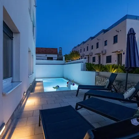 With Private Swimming Pool Gostinjska kuća Trogir