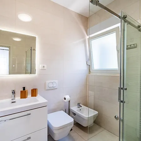 With Private Swimming Pool Τρογκίρ